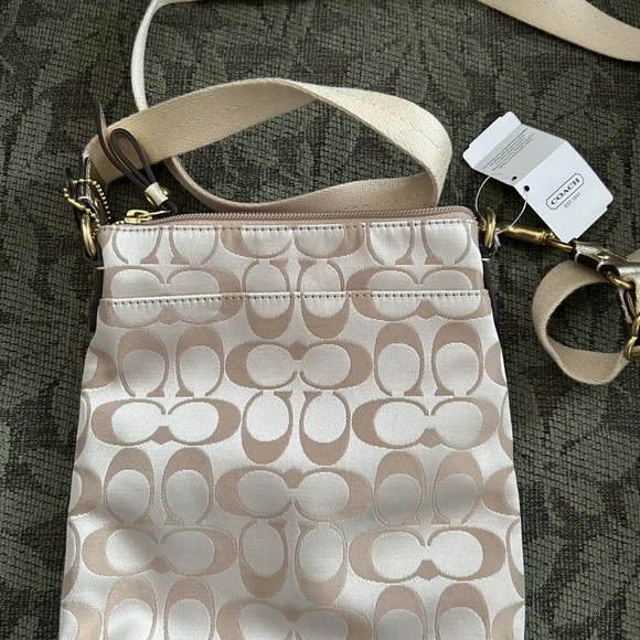 Coach crossbody small purse - Picture 2 of 3
